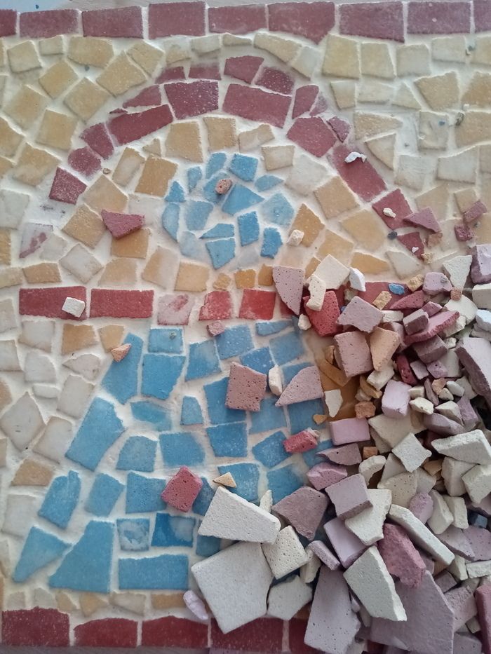 Réalisation d'une mosaïque en s'inspirant des créations des patients d'André Breton et du patrimoine de Saint-Dizier.