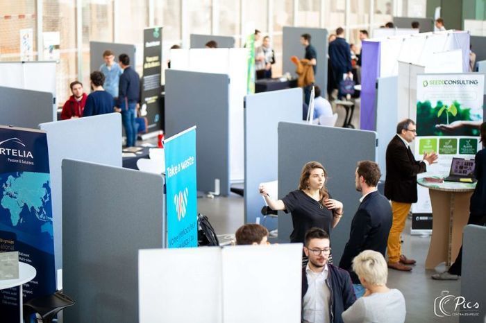 Une après-midi consacrée aux échanges entre étudiants et entreprises engagées dans la transition écologique, sociale et solidaire.