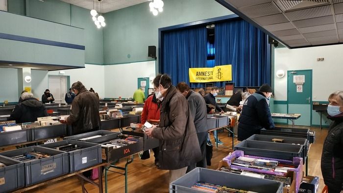 Vente de livres d'occasion à petits prix à la salle du Palace