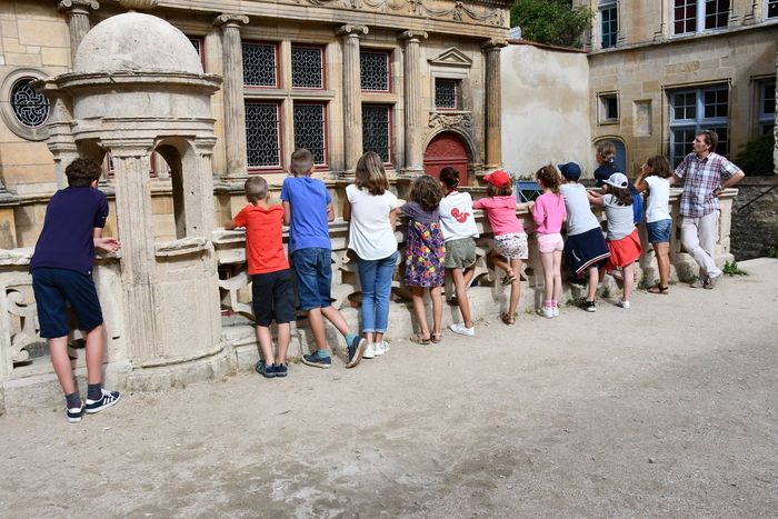 Tout l’été, grâce au PETR du Pays de Langres et à la Ville de Langres, le service Patrimoine Pays d’art et d’histoire propose aux enfants de 6 à 12 ans des visites ludiques sur le patrimoine.