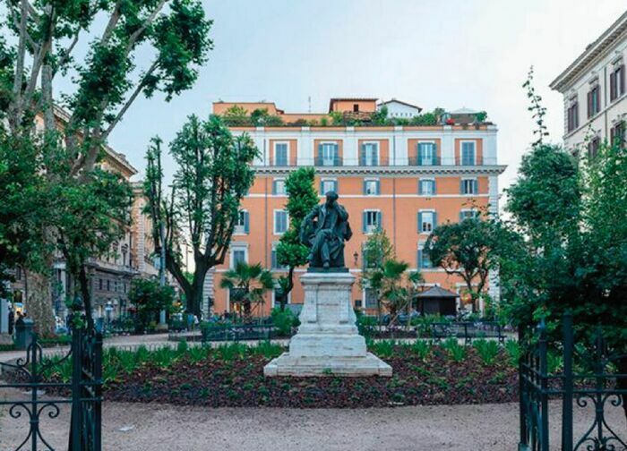 From 10 July 2018, the Guglielmo Hüffer Association is responsible, in sharing with the City Hall Rome I Center, for the care and maintenance of the historic garden of Piazza Benedetto Cairoli.