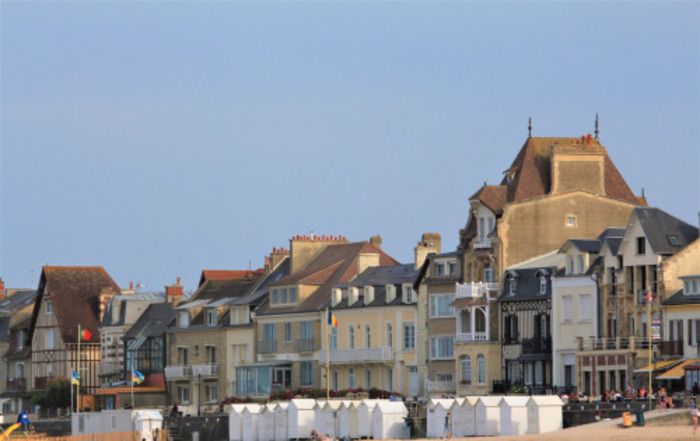 Lors de cette visite guidée, nous découvrirons l'histoire de la commune, puis nous expliquerons l'origine de la mode des bains de mer et son arrivée à Saint Aubin, suivront des précisions sur les ani…