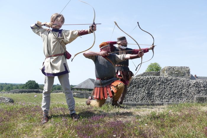 La compagnie Romae Sagittarii (les archers de Rome) propose des  démonstrations d’archerie romaine et des ateliers d’initiation enfants et adultes.