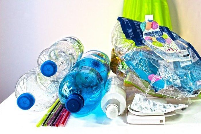 Collecte de bouteilles en plastique