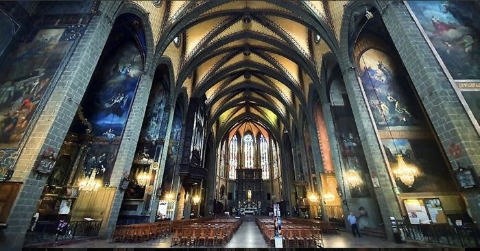 La cathédrale de découverte en découverte