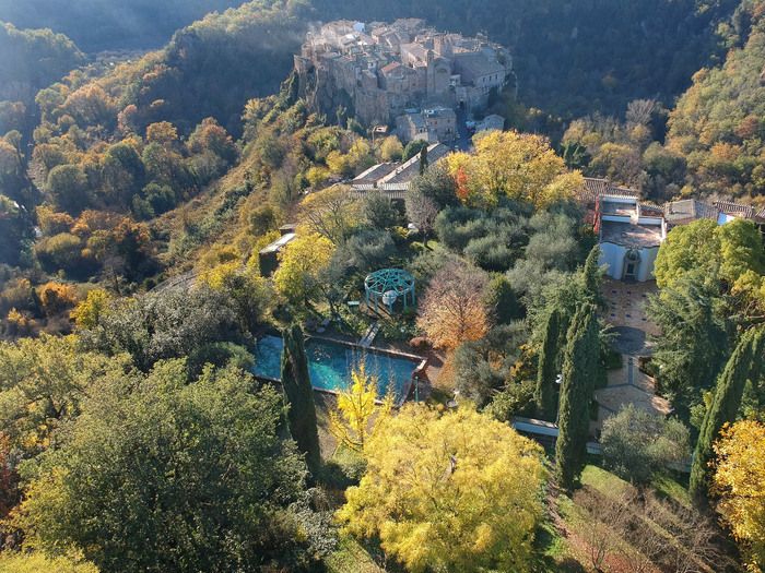 Guided tour of the Portuguese Historical Literary Garden.