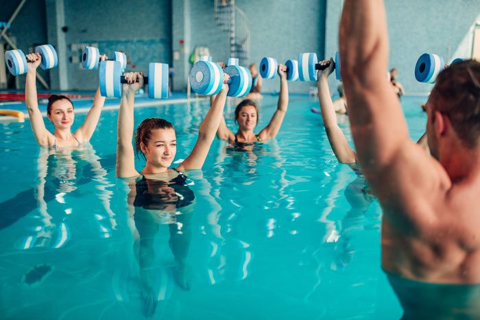 Séance de remise en forme à la piscine de Fosses