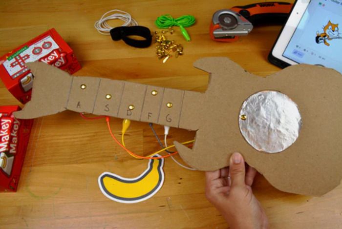 Des vacances pour s'amuser et apprendre, c’est ce à quoi t'invite la numérithèque en proposant cet atelier Makey Makey*.