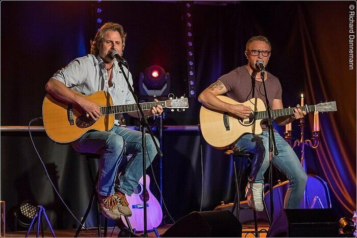 Deutschlands erfolgreichstes Simon & Garfunkel Tribute Duo: Das Duo „Graceland“, Thomas Wacker und Thorsten Gary, lässt die Musik der großen Meister aus den USA wieder lebendig werden.