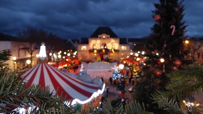 Retrouvez les chalets de Noël ainsi que la boîte aux lettres du Père Noël !