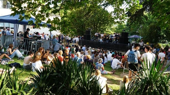 Mercredi 21 juin, nous vous invitons à venir fêter la musique avec nous dans le parc de La CLEF !