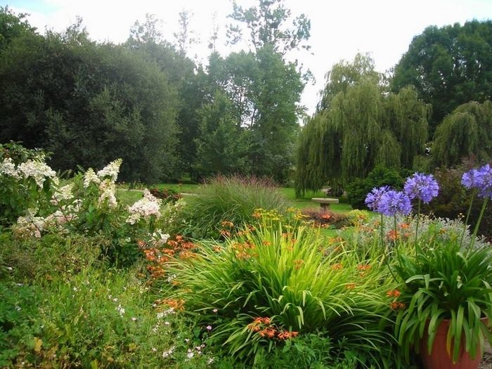 Eröffnung dieses privaten Parks, in dem man gut spazieren gehen kann.