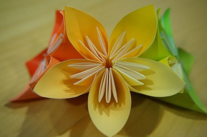 Origami : Des fleurs en papier pour fêter l'arrivée du printemps