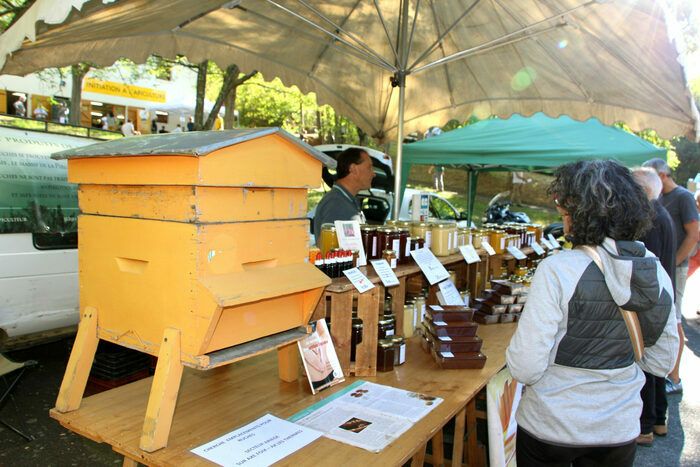 Créée en 1991, la Foire au Miel du SAM se déroule chaque année sur le site du Rucher école de Toulouse. Elle se tient en même temps que la Fête des Abeilles.