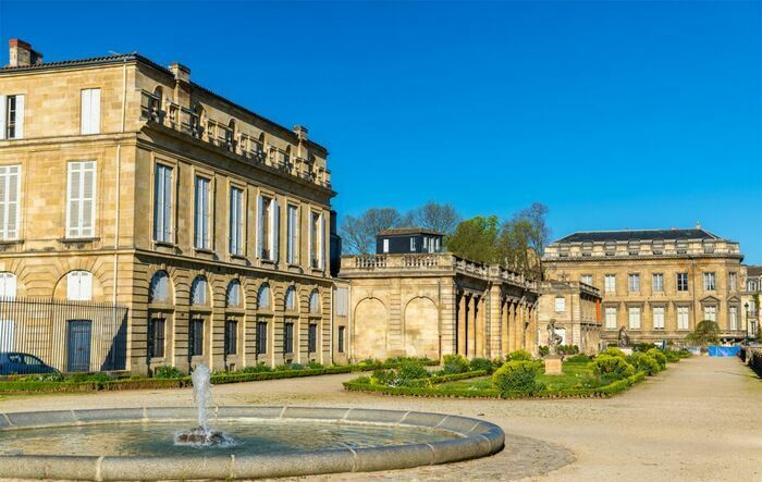 Als Wahrzeichen der Stadt, Reservoir der Biodiversität, ist der öffentliche Garten von Bordeaux sowohl durch seine Geschichte als auch durch seine Fauna und Flora bemerkenswert. Erwachte Sinne, lassen