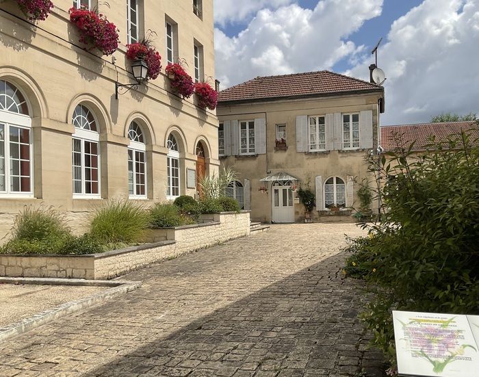 Der Heilgarten der Apotheke Guise ist in den botanischen Parcours des Dorfes Doulaincourt integriert.