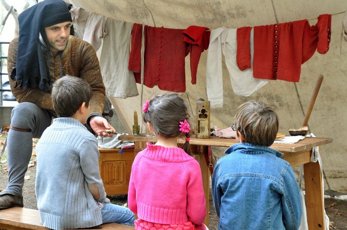 La machine à voyager dans le temps est de sortie aux Archives ! Les enfants remonteront les siècles jusqu’au Moyen Âge pour une après-midi en immersion totale à l'antenne des Archives de St-Gaudens.