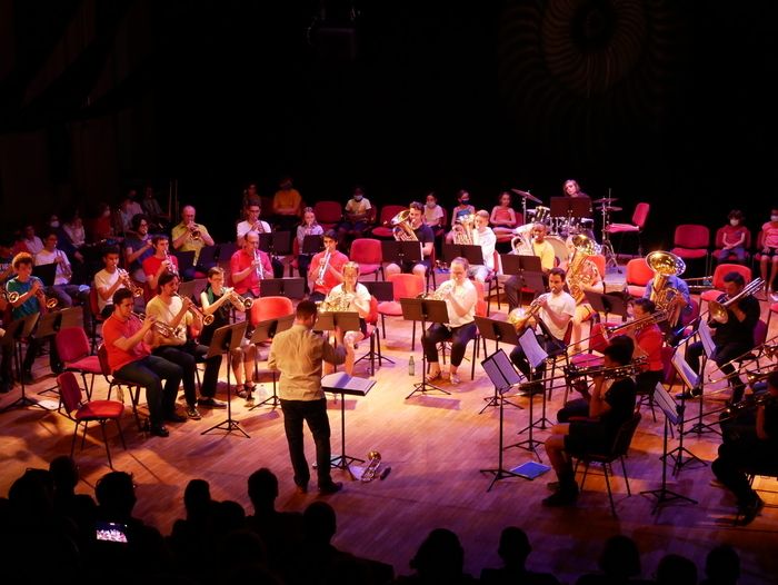 Les élèves des classes de cuivres du réseau des conservatoires d’Est Ensemble se retrouvent pour jouer ensemble des classique de la musique américaine.