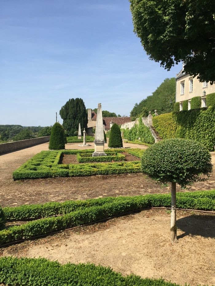 Entdecken Sie den von Francis Poulenc entworfenen französischen Garten, ein Ort der Inspiration für seine Kompositionen.