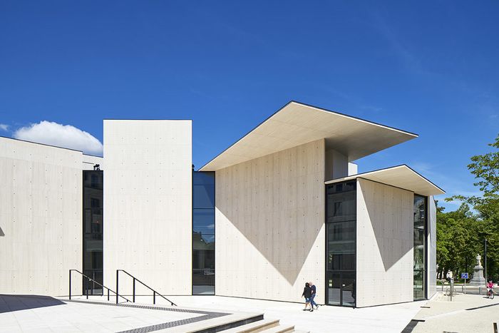 Arpentez le Signe, entre graphisme et architecture, et découvrez l'histoire de ce bâtiment hybride...