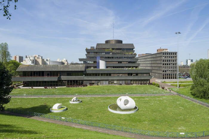 À travers une même visite, venez découvrir deux bâtiments emblématiques de la création du Département de la Seine-Saint-Denis en 1968. La Préfecture et l’Hôtel du Département, construits en 1971 par …