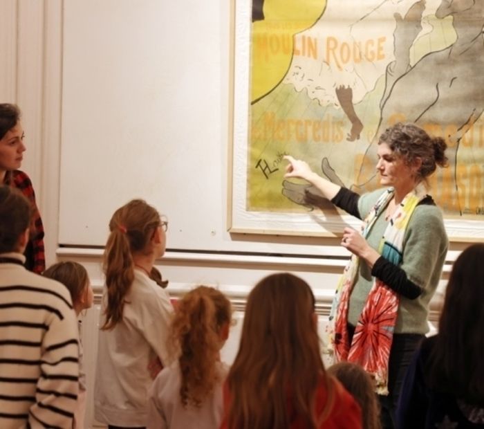 Découvrez les plus belles affiches de Toulouse-Lautrec, puis initiez-vous à une technique d’impression. Créez votre motif en vous inspirant d’une œuvre et imprimez votre création à l’aide d’une presse
