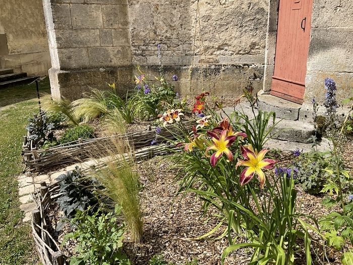 A la découverte de différents jardins à thème répartis dans le village. Ils vous feront entrevoir un riche patrimoine végétal, grâce à un panneau, doté d'un Qr code avec, en lien, un descriptif...