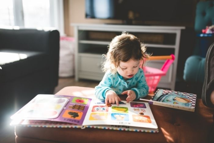 Lecture d’albums, contes, chansons et jeux de doigts sur le thème du vent.