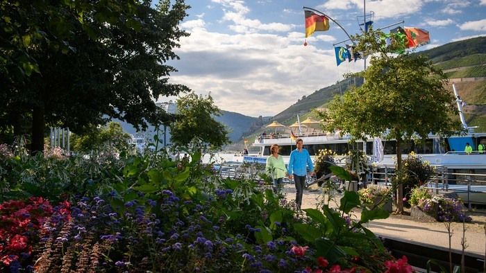 Wandelkonzert mit dem Flöten- und Gitarrenorchester "Rheinwellen". Ein Matineeprogramm mit Stücken zur Natur und den Jahreszeiten.