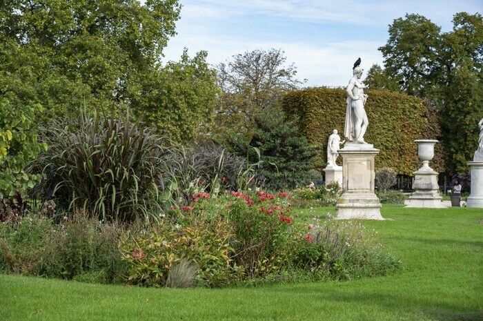 "Düfte, Farben und Geräusche": literarischer Spaziergang im Jardin des Tuileries