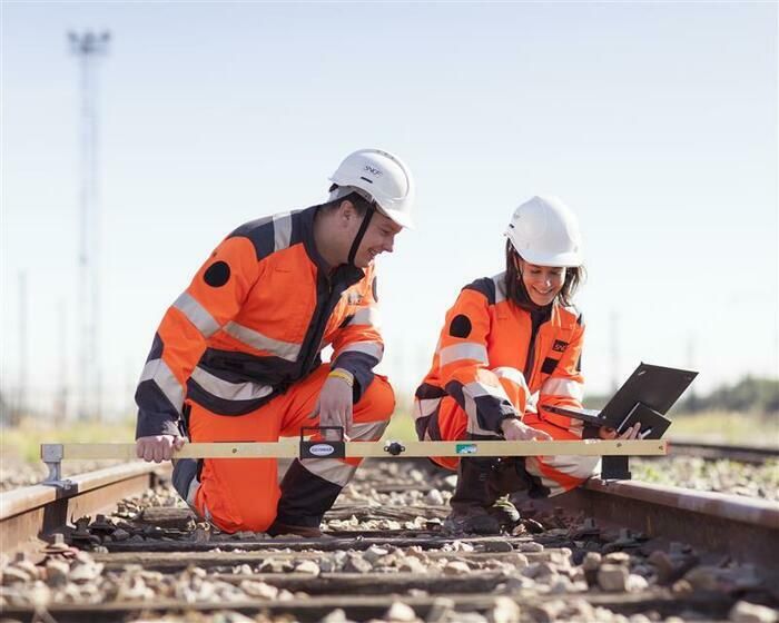 L'événement « Les Potentielles » permet de sensibiliser les jeunes aux stéréotypes de genre à l’orientation et leur présenter les métiers du ferroviaire, souvent perçus comme « masculins ».