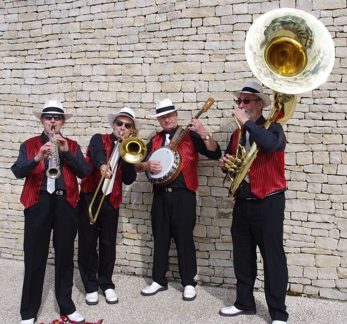 Jazz Band von Atlantic Dixieland Musik feiert die Zeit eines Aperitif-Konzert, als freien Eintritt.