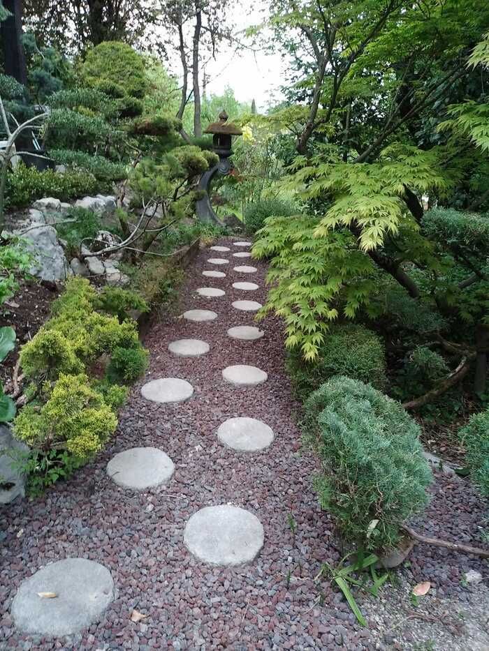 Der bioklimatische Garten empfängt Sie in einer Atmosphäre der Frische, sein großer Reichtum an Pflanzen und Fauna wird Sie von der Landschaft ablenken, die Besuche sind frei oder geführt. Pflanzen we