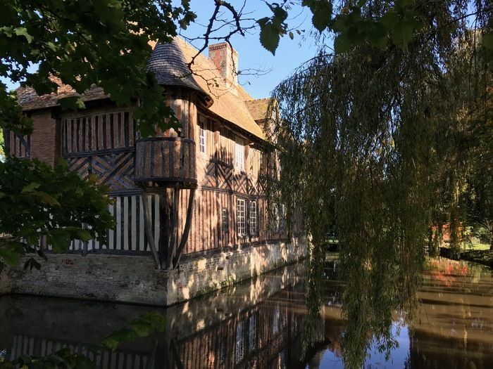 VISITE GUIDEE DES INTERIEURS ET DES EXTERIEURS DU MANOIR DE COUPESARTE