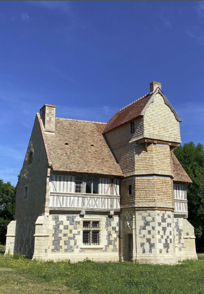 ### Découvrez le manoir du Désert restauré, son architecture et son histoire....