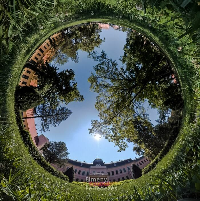 Gemeinsame Erfahrung Malerei im Park von Almasy Mansion Ein großes Bild wird von den bunten Blumen und Bäumen des Schlossparks unter der Leitung von Gyula Kunstlehrer István Kukár genommen werden. Im…