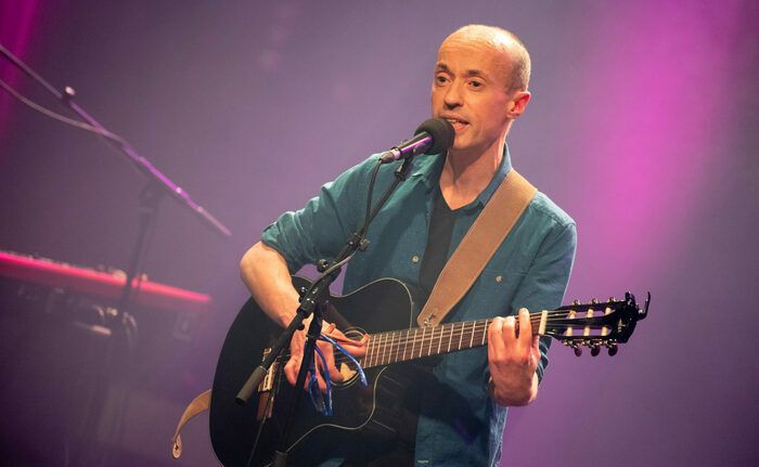 Concert de chanson humoristique par Frédéric Fromet.