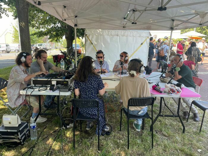 Avec Zones d’Ondes et Radio Tou’Caen Normandie, Le Millénaire prend ses quartiers : création de balades radiophoniques.