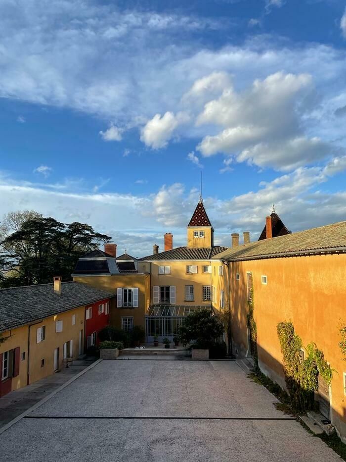 Das Maison-Théâtre de Machy öffnet am 2\. Juni um 11 Uhr die Türen seines Schlosses und lädt Jung und Alt zu einem geselligen und festlichen Tag ein. Mit der Familie oder Freunden, genießen Sie einen