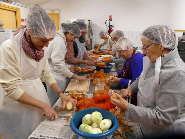 Venez participer avec barasoup' et dans une ambiance conviviale à la préparation de soupes solidaires destinées aux étudiants lillois : épluchage, lavage, découpe, cuisson, mixage, dégustation