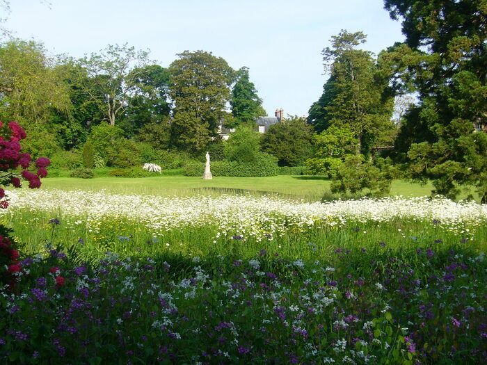 Der Englische Garten ist ein außergewöhnlicher Ort, um die Kunst des Gartens zu entdecken, den Reichtum seiner Natur und die wesentliche Rolle, die er für unser Wohlbefinden darstellt.