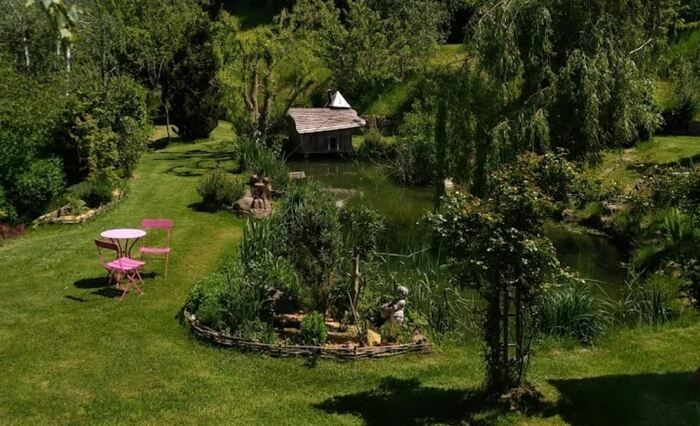 Die «offenen Gärten» sollen ein Moment des Austauschs, eine Zeit des Verbindens sein. Gärten öffnen sich für uns, Nachbarn, Blumenliebhaber, erfahrene Gärtner oder Passanten eines Tages...