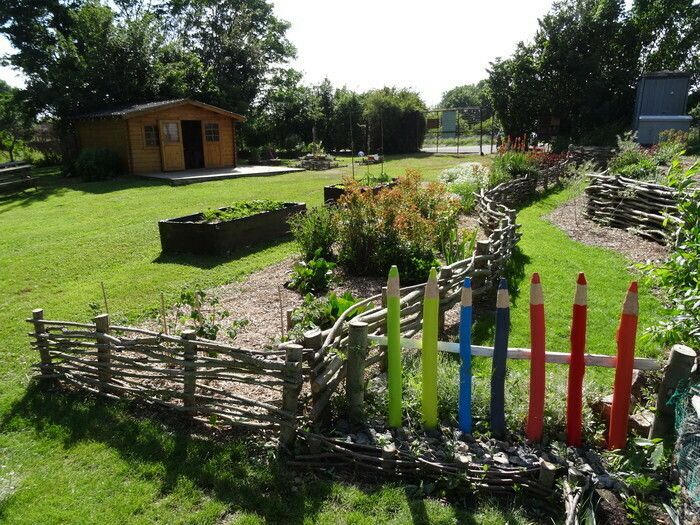 Kommen Sie und verbringen Sie eine gute Zeit im Garten der Grünen der Erde! Um frei herumzulaufen, sich in der Natur und im Garten auszutauschen.... Um 16 Uhr nehmen Sie an einem großen Spiel über die