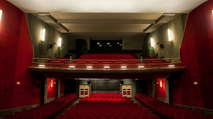 Journées du matrimoine et du patrimoine - Visite historique du Trianon et de ses coulisses, des loges à la cabine de projection ! 
    Entrée libre