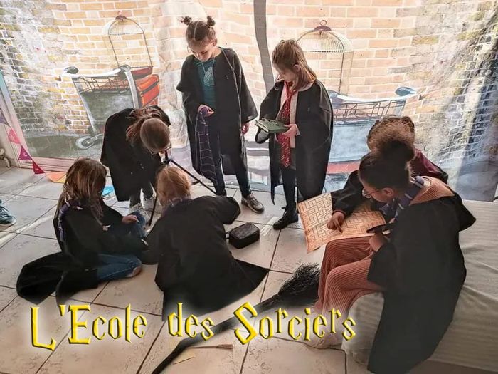 Les élèves de la plus célèbre école de sorciers doivent passer leur test de fin d’année et réussir toutes les matières présentées.