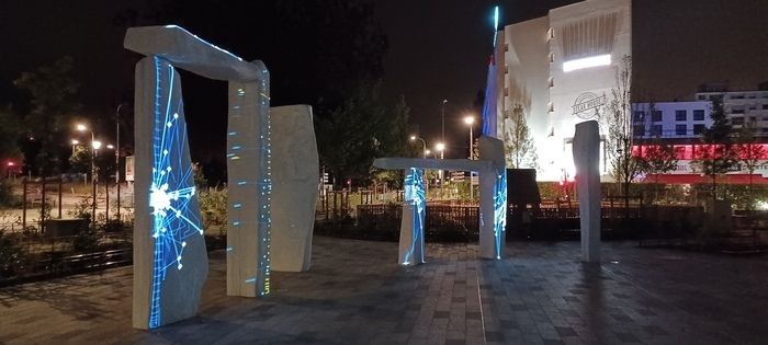 La relation privilégiée entre Meudon et la sculpture se perpétue dans le nouvel écoquartier de Meudon-la-Forêt puisque le parvis des Lumières accueille désormais une sculpture d’importance.