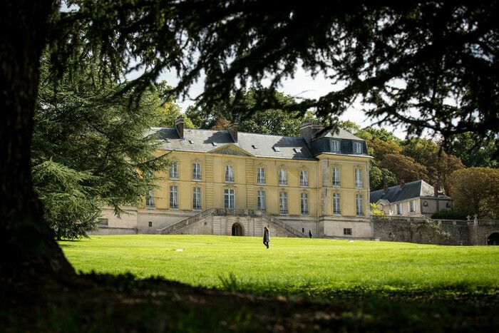 Lassen Sie sich durch den Park des Schlosses La Celle Saint-Cloud führen, um die Geschichte dieses Ortes und die reiche Artenvielfalt zu entdecken. Ihre fünf Sinne werden eingeladen, die Umgebung zu e