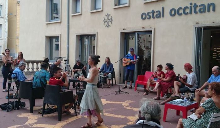 Boeuf musical mensuel, avec Jean Louis K. & cops : apportez vos instruments et joignez vous au JAM, ou simplement venez écouter entre amis, de 18h à 20h, les impros au fil de l'eau...