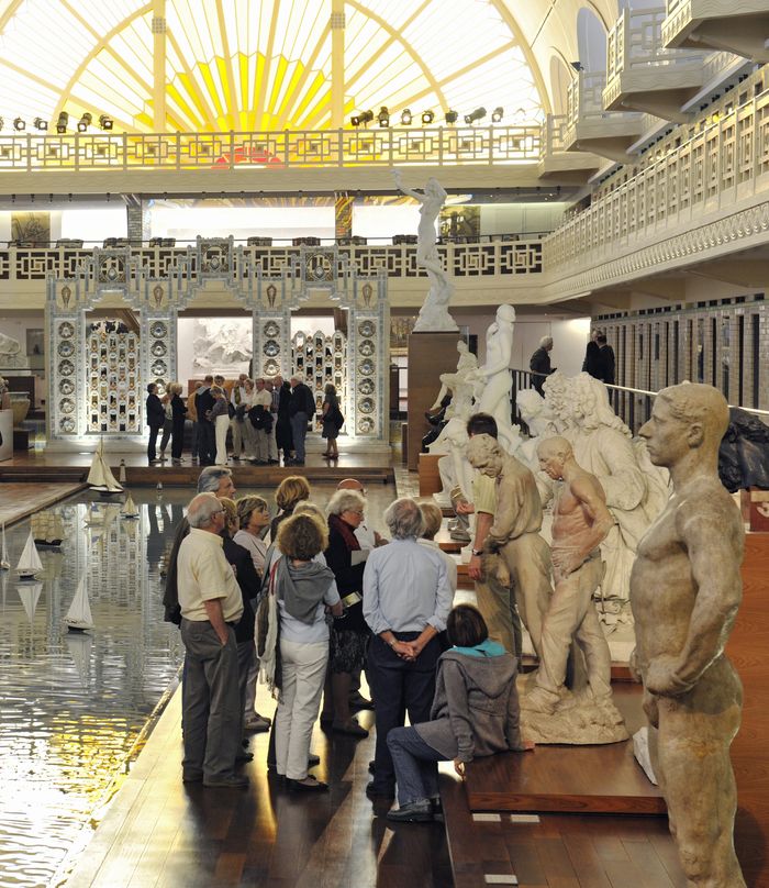 Dans le cadre du Printemps de l’Art déco, l’Office de Tourisme de Roubaix et La Piscine proposent des visites autour de Joseph Bernard et de l’architecture du musée.