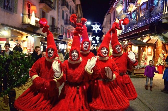 Venez à la rencontre des lutins et des lutines qui déambuleront dans les rues du centre-ville pour vous accompagner lors de vos achats de Noël !